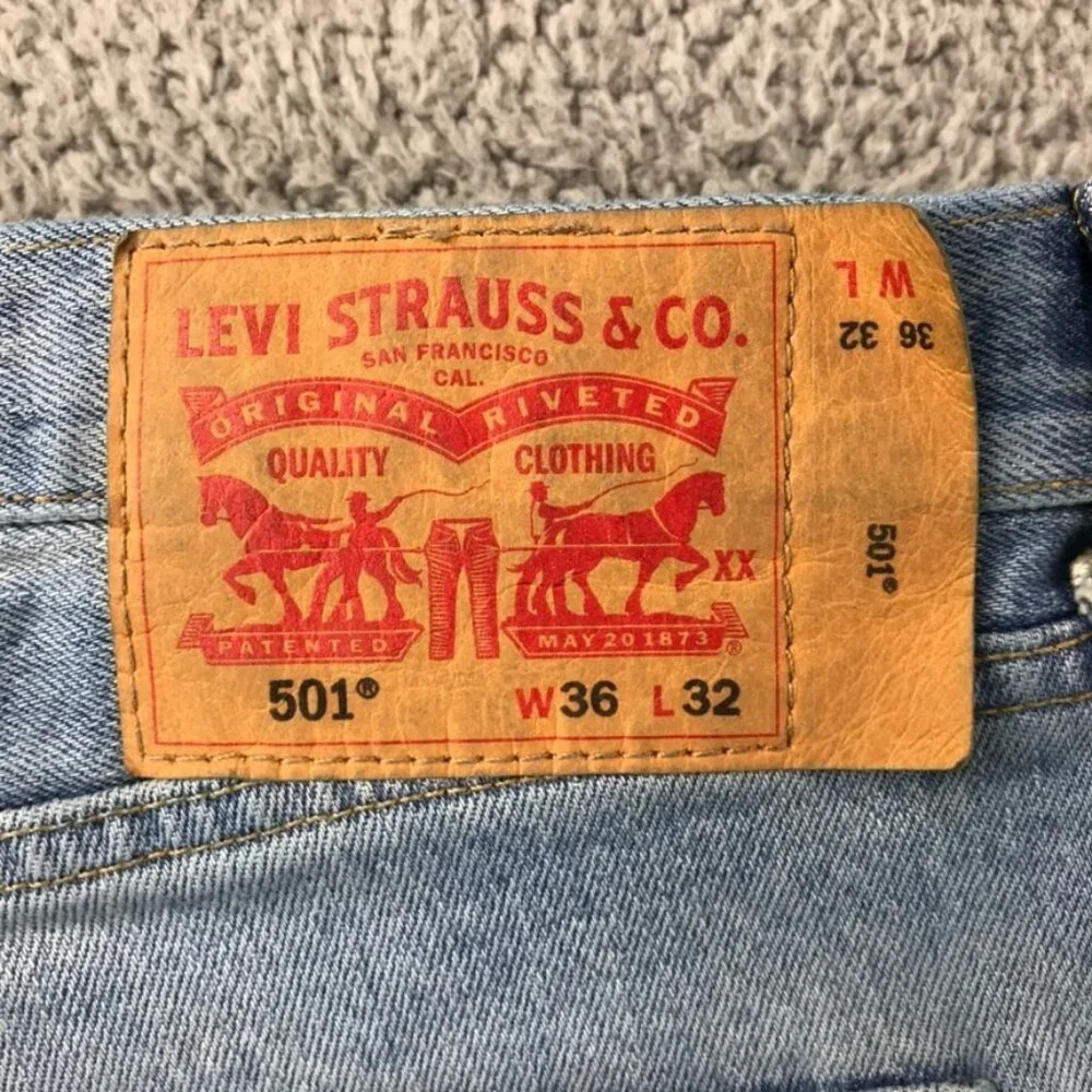 LEVIS 501 Mens 36x32 Original Fit Straight Leg Button Fly Light Wash Denim Jeans